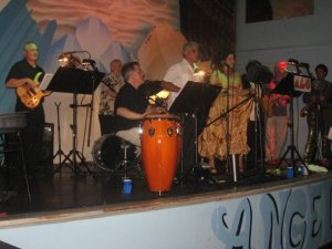 5531_230438595342_896440342_7740673_117837_n